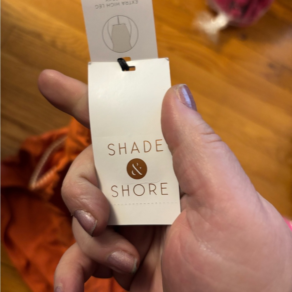 NWT shade and shore swimming suit - Picture 5 of 6